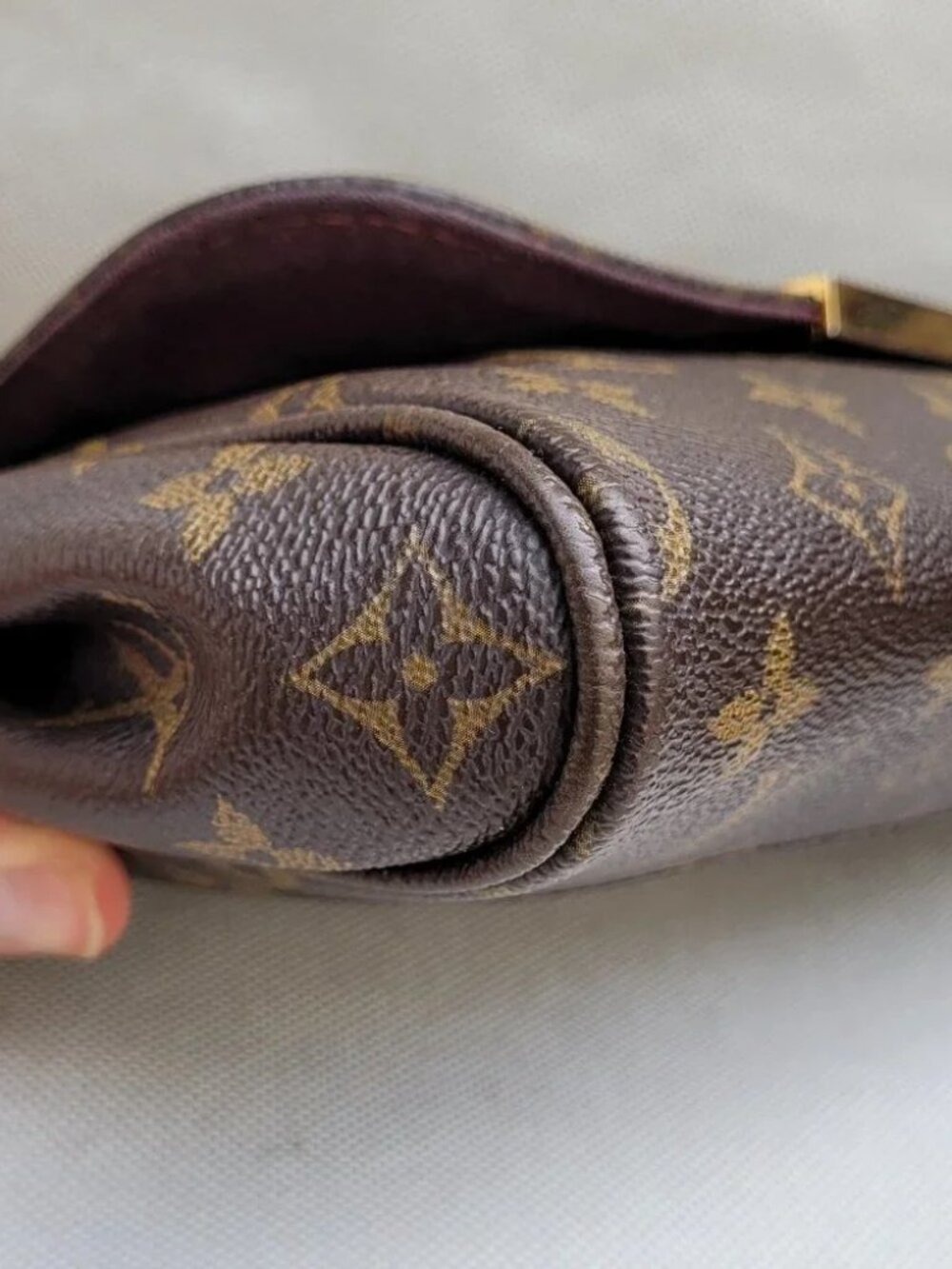 LOUIS VUITTON Favorite MM Monogram Bag - Picture 9 of 16
